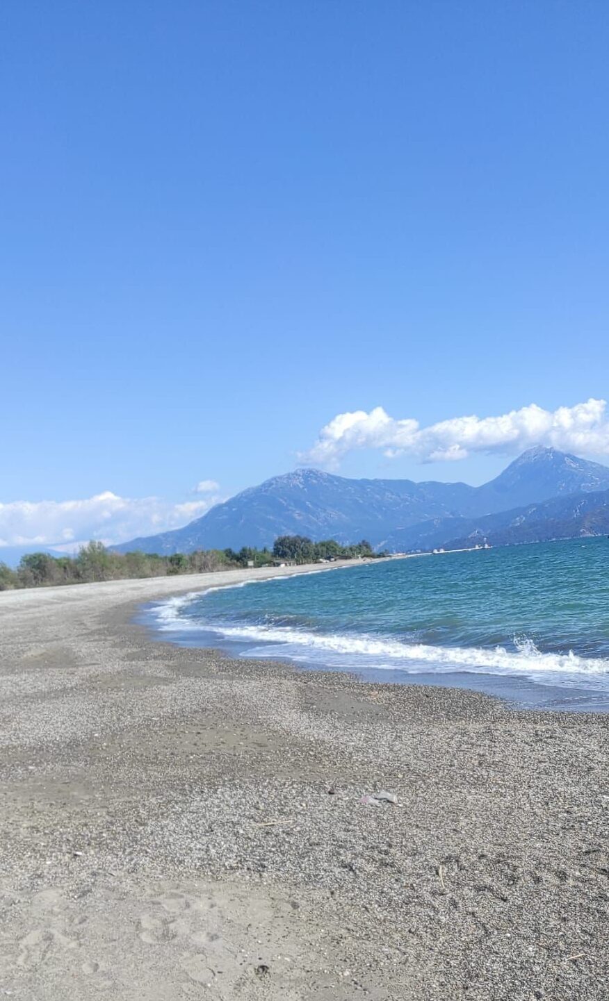 MUĞLA (AA) – Muğla'nın Fethiye ilçesindeki Karaot Plajı'nın halk plajı