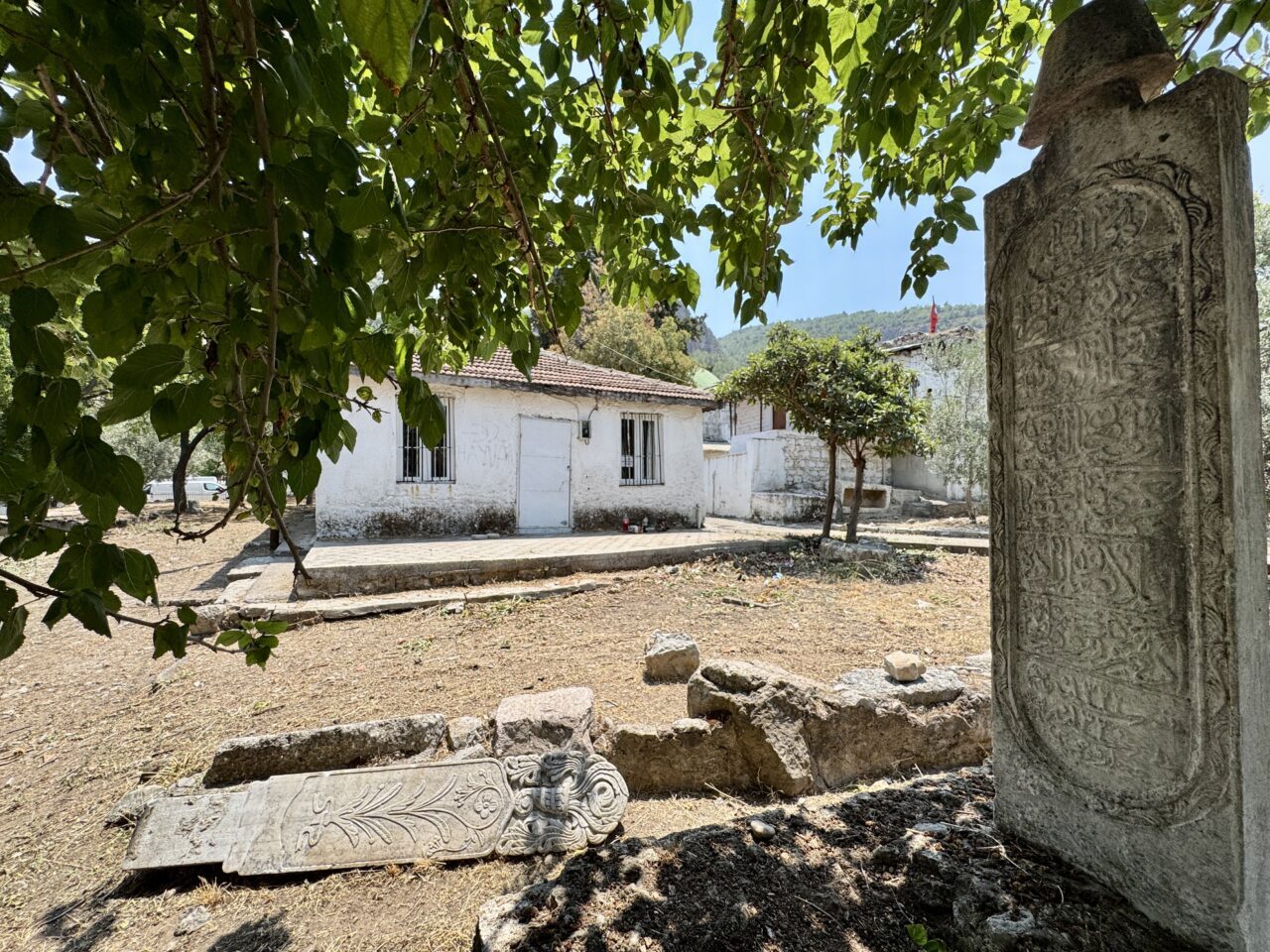 - Fethiye Kalesi Kazısı Bilimsel Sorumlusu Prof. Dr. Kadir Pektaş:
-