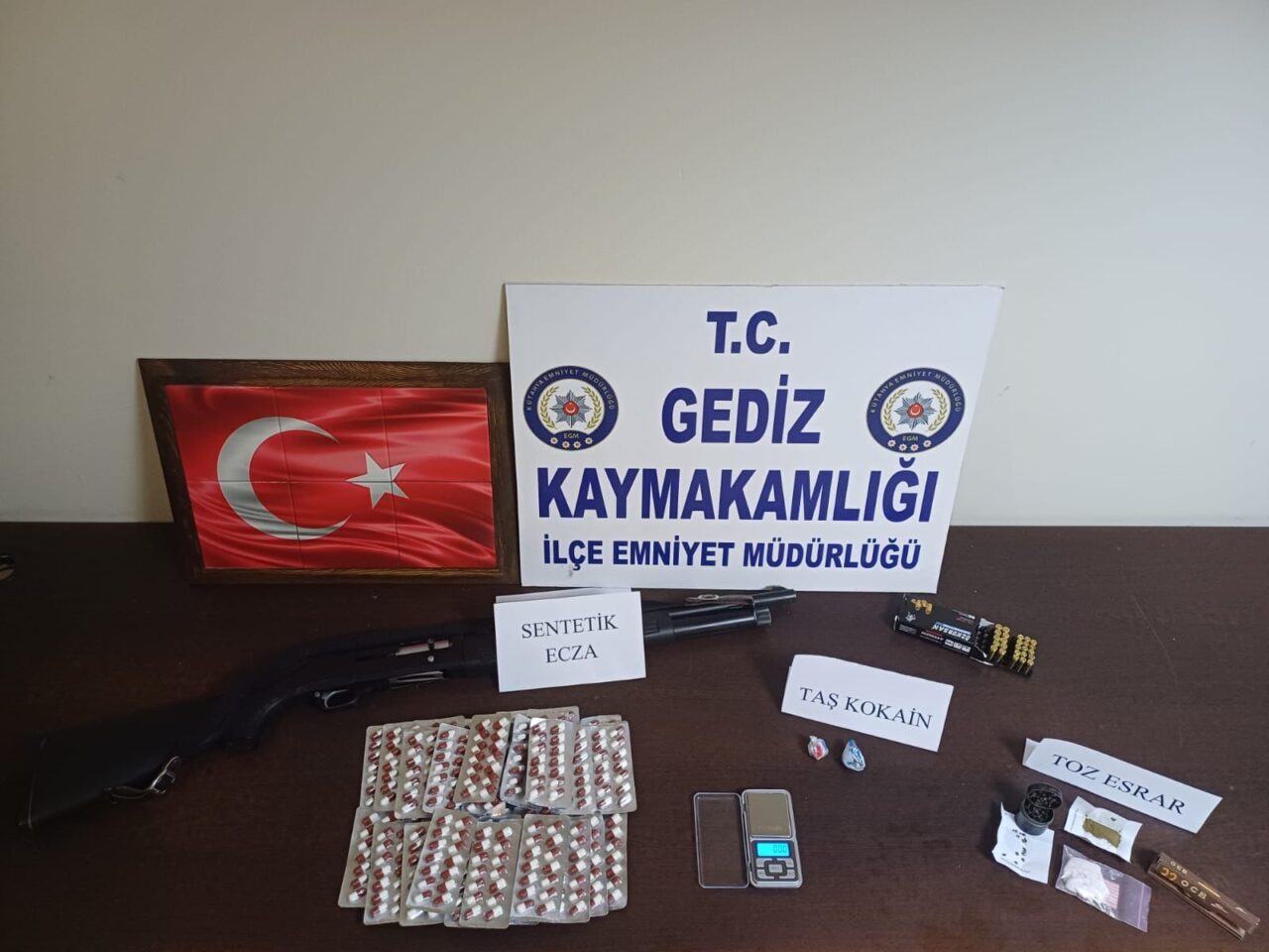 KÜTAHYA (AA) – Kütahya'nın Gediz ilçesinde, uyuşturucu operasyonunda gözaltına alınan