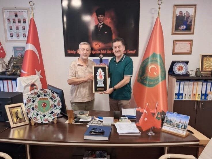 22, 23 ve 24. Dönem Kütahya Milletvekilliği görevinde bulunan ve