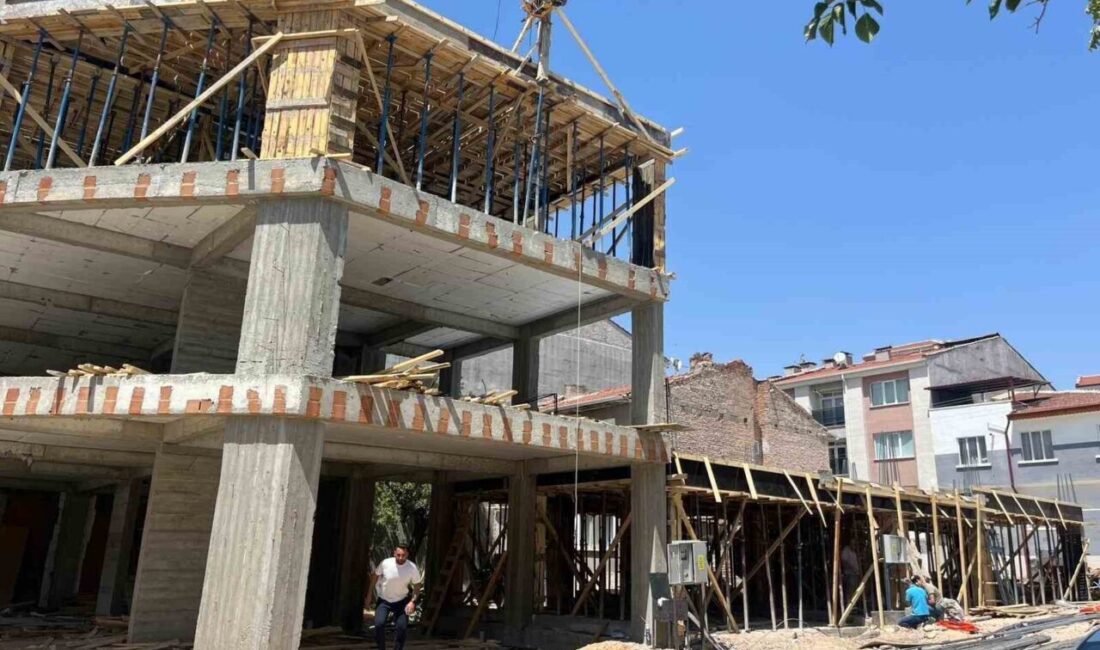 Eskişehir’de inşaatta elektrik çarpması sonucu yaralanan işçi hastaneye kaldırıldı. Olay,