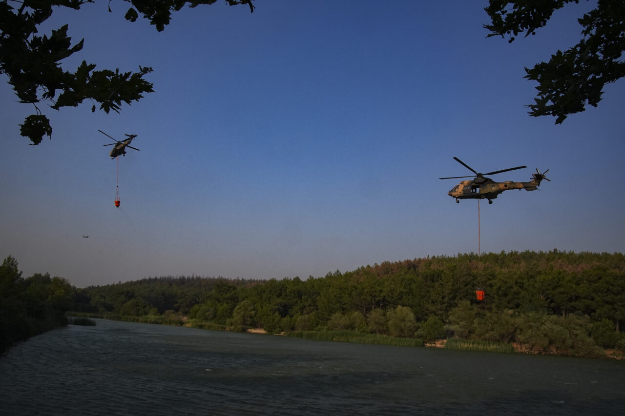 İZMİR (AA) – İzmir'in Gaziemir ilçesinde, ormanlık alanda çıkan yangına