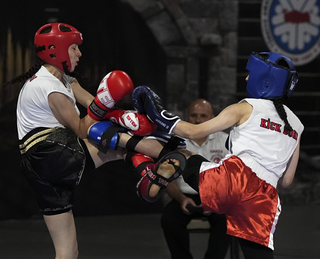İZMİR (AA) – Türkiye Kick Boks Federasyonu tarafından 81 ilden