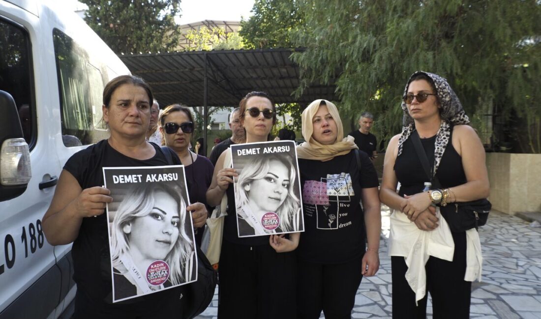 İZMİR (AA) – İzmir'in Çiğli ilçesinde eski eşi tarafından defalarca