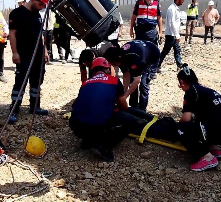 İZMİR (AA) – İzmir'in Aliağa ilçesinde 15 metre derinliğindeki kuyuya
