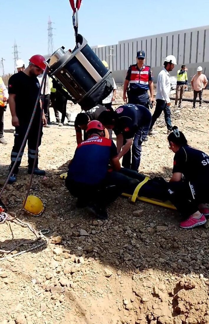İZMİR (AA) – İzmir'in Aliağa ilçesinde 15 metre derinliğindeki kuyuya