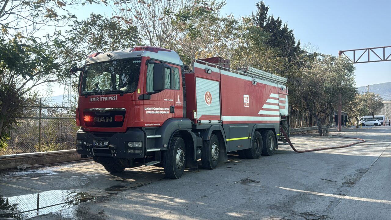 İZMİR (AA) – İzmir'in Bornova ilçesinde otluk alanda çıkan yangın