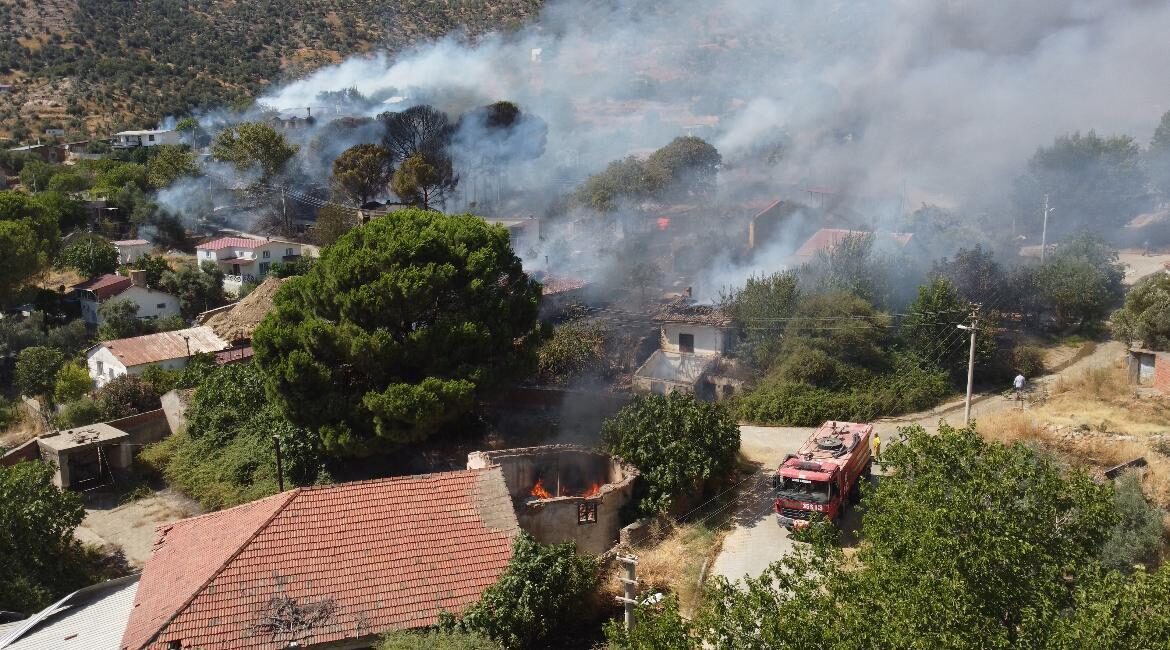 - Mahalle, jandarma ekipleri tarafından güvenlik amacıyla tahliye edildi