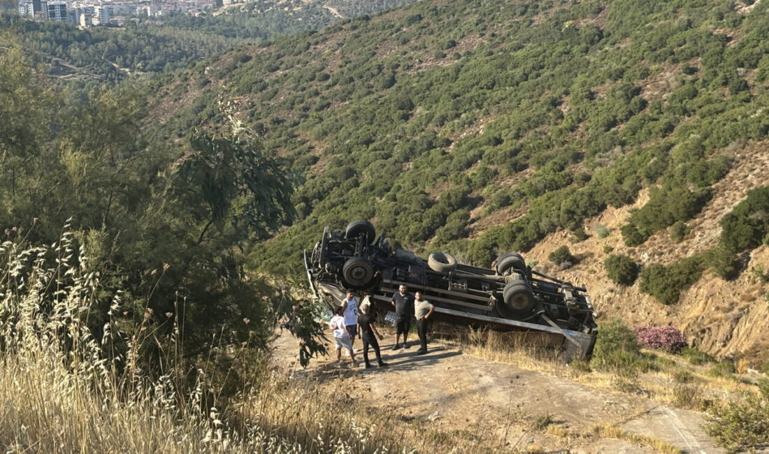 İZMİR (AA) – İzmir'in Balçova ilçesinde uçuruma devrilen kamyonun sürücüsü