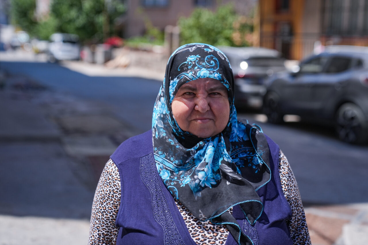 - Bayraklı ilçesine bağlı Gümüşpala Mahallesi sakinleri, altyapı çalışmaları sırasında