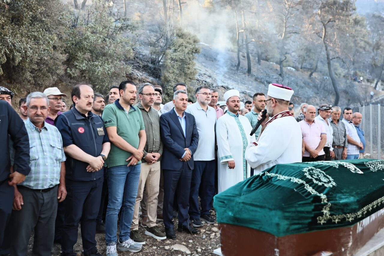 İZMİR (AA) – İzmir'in Ödemiş ilçesindeki ormanlık alanda çıkan yangında