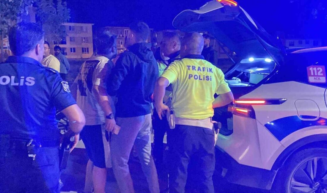 Eskişehir’de otomobil ile ticari taksinin çarpışması sonucunda meydana gelen trafik