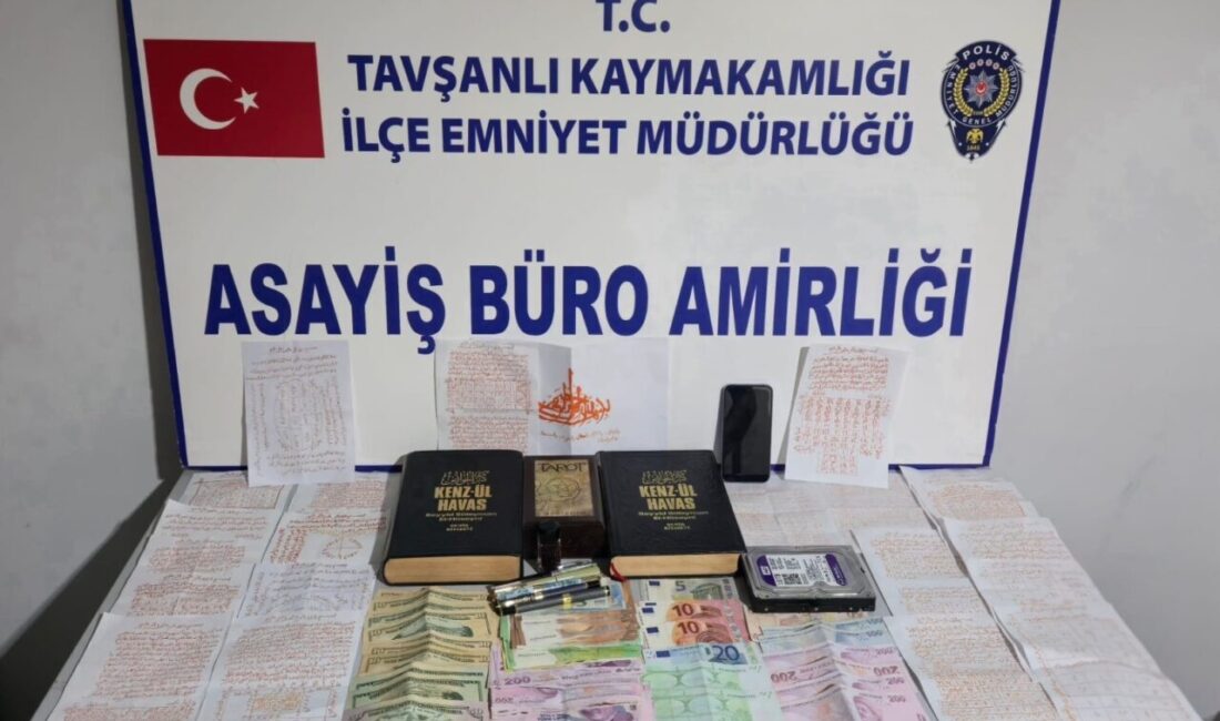 KÜTAHYA (AA) – Kütahya'da büyücülük yoluyla dolandırıcılık yaparak haksız kazanç