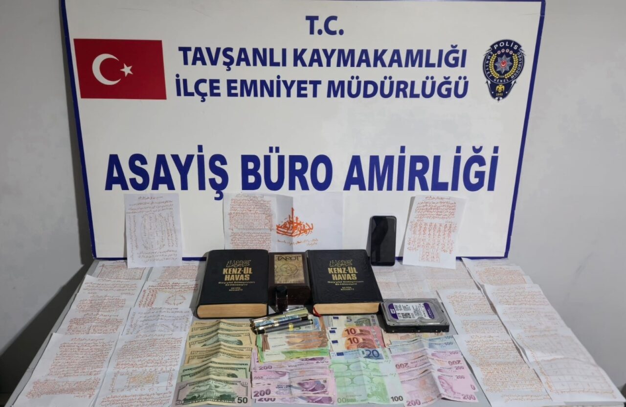 KÜTAHYA (AA) – Kütahya'da büyücülük yoluyla dolandırıcılık yaparak haksız kazanç