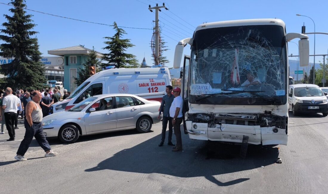 KÜTAHYA (AA) – Kütahya'da işçi servisinin LPG yüklü tankere arkadan
