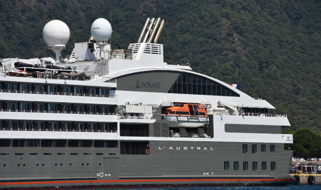 MUĞLA (AA) – Marmaris Limanı'na demirleyen "L Austral" isimli kruvaziyerle