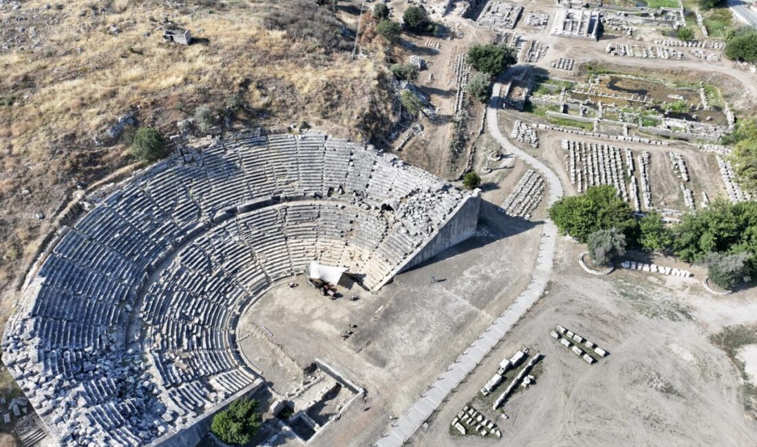 - Muğla'nın Seydikemer ilçesindeki kutsal alandaki antik tiyatro restorasyon çalışmalarının