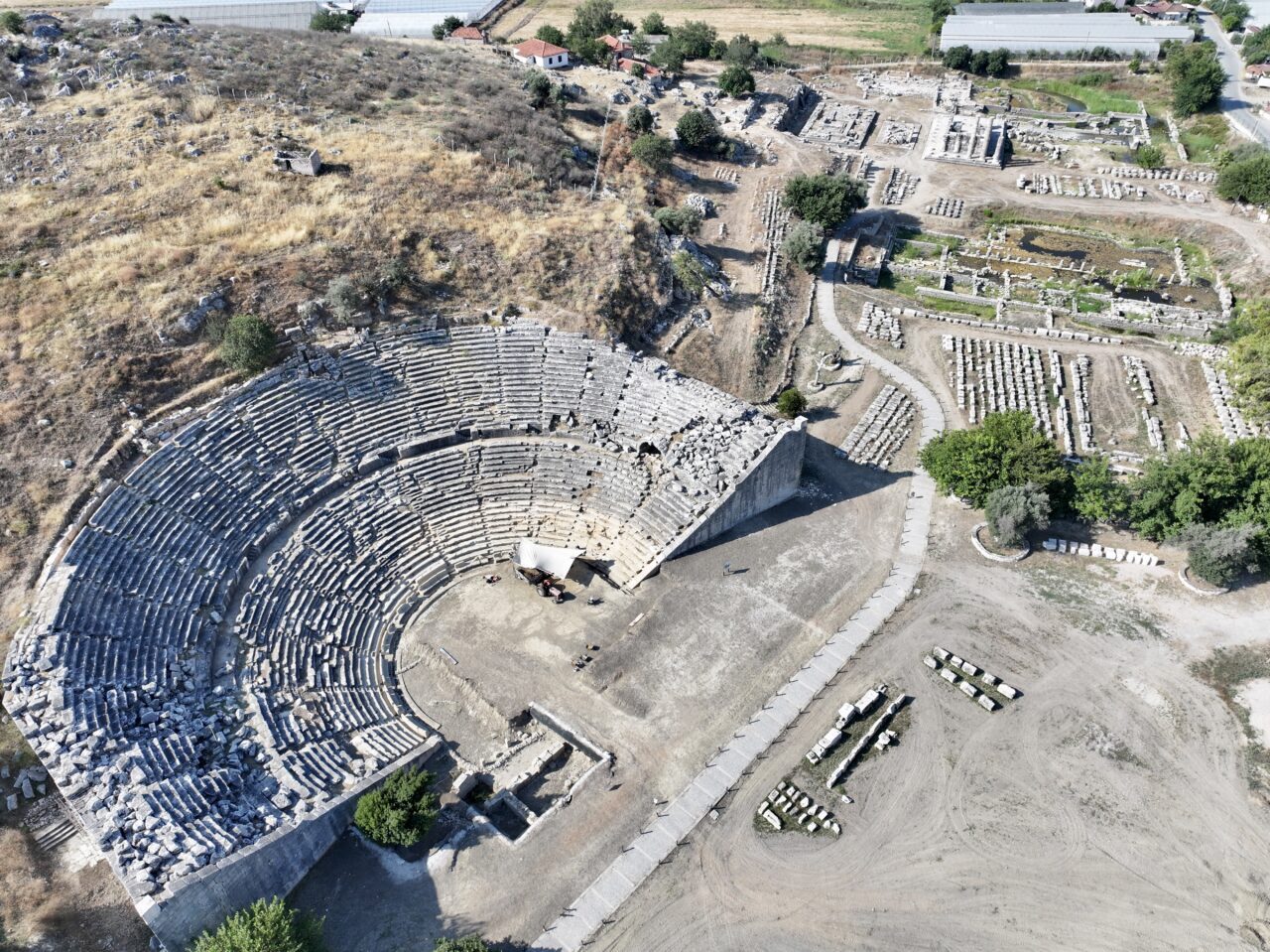 - Muğla'nın Seydikemer ilçesindeki kutsal alandaki antik tiyatro restorasyon çalışmalarının
