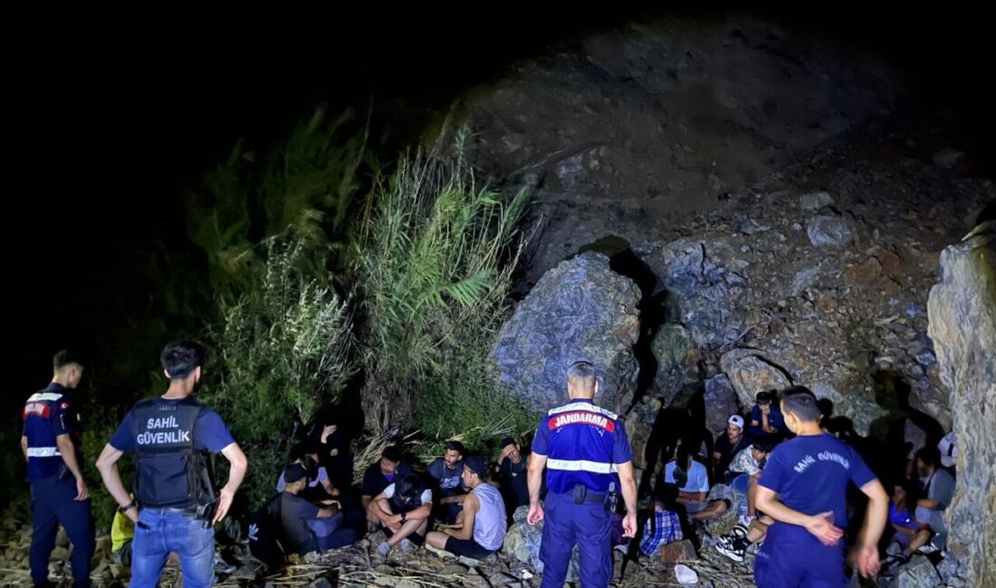 - Göçmen kaçakçılığı iddiasıyla 3 şüpheli gözaltına alındı