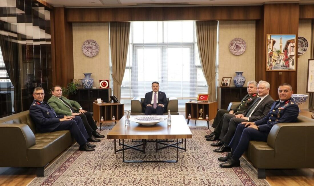 Kütahya Valisi Musa Işın, Milli Savunma Bakanlığı (MSB) heyetini makamında