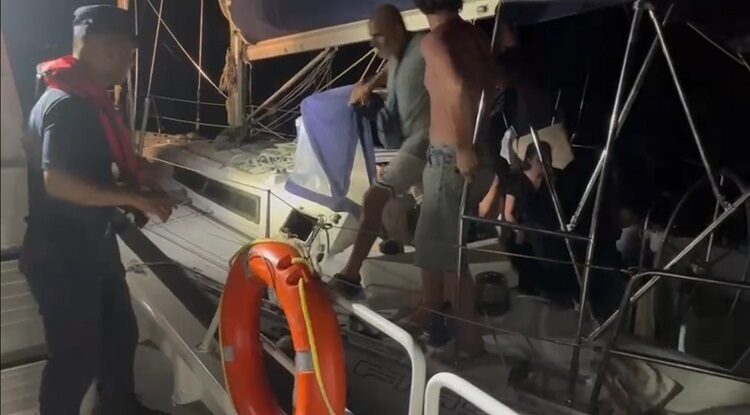 MUĞLA (AA) – Muğla'nın Datça ilçesi açıklarındaki yelkenli teknede, aralarında