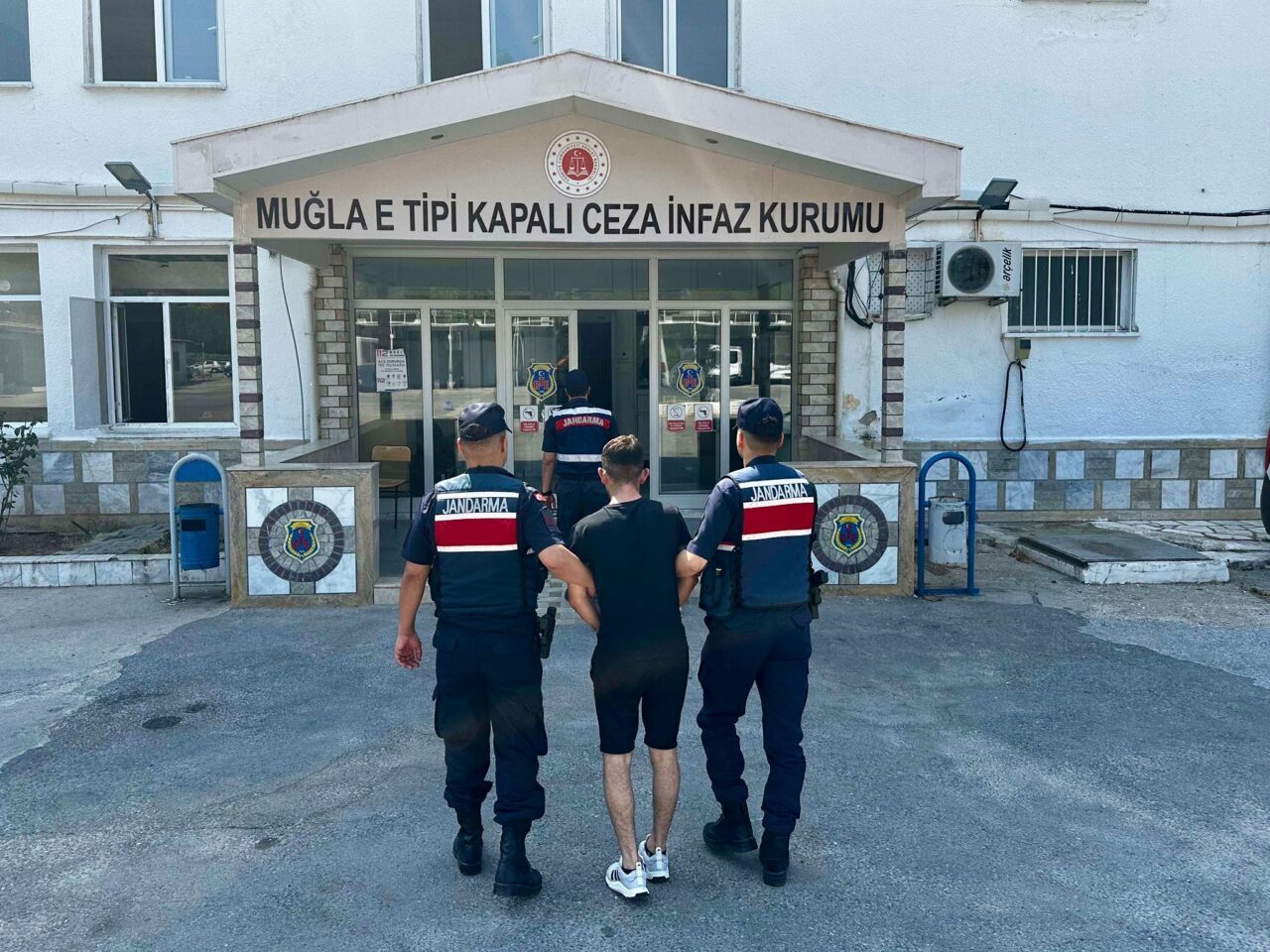 MUĞLA (AA) – Muğla'nın Menteşe ilçesinde, hakkında 14 yıl 2