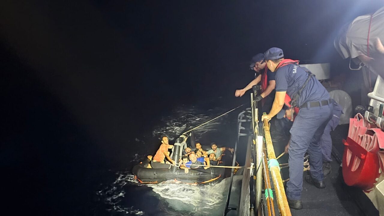 - Göçmen kaçakçısı olduğu iddiasıyla 3 şüpheli gözaltına alındı