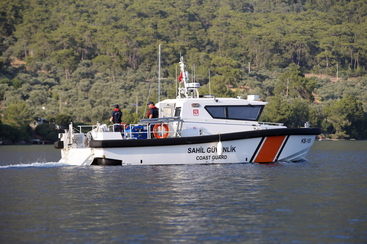 MUĞLA (AA) – Muğla'nın Menteşe ilçesinde kürek sörfüyle denize açılan