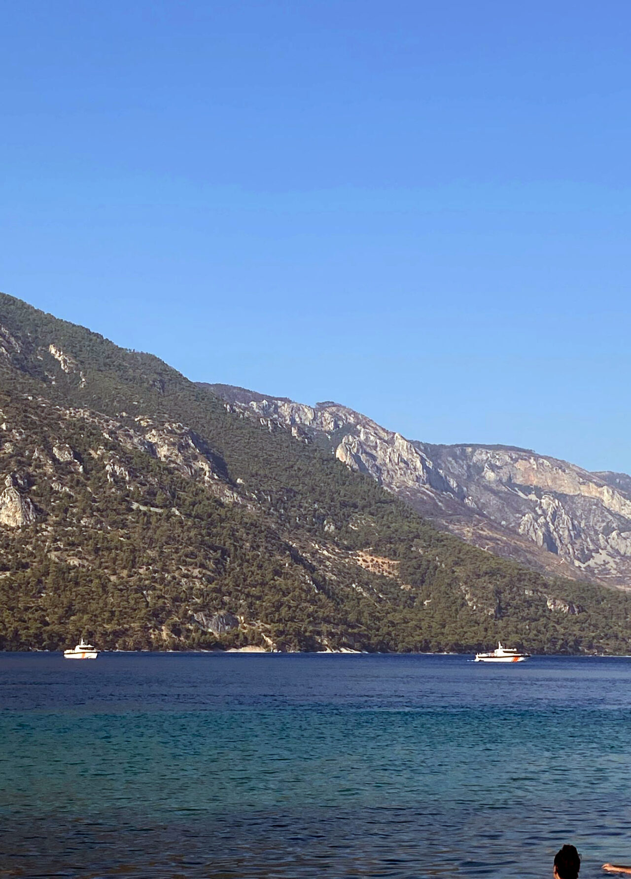 MUĞLA (AA) – Muğla'nın Menteşe ilçesinde kürek sörfüyle denize açılan