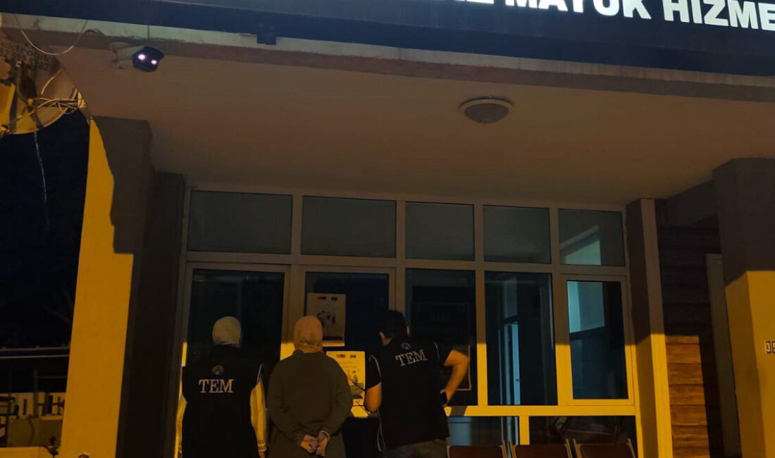 MUĞLA (AA) – Muğla'nın Milas ilçesinde FETÖ üyeliği suçlamasıyla aranan