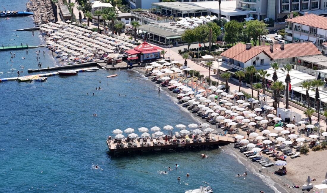 MUĞLA (AA) – Muğla'nın turistik ilçelerindeki sahillerde sıcak hava nedeniyle