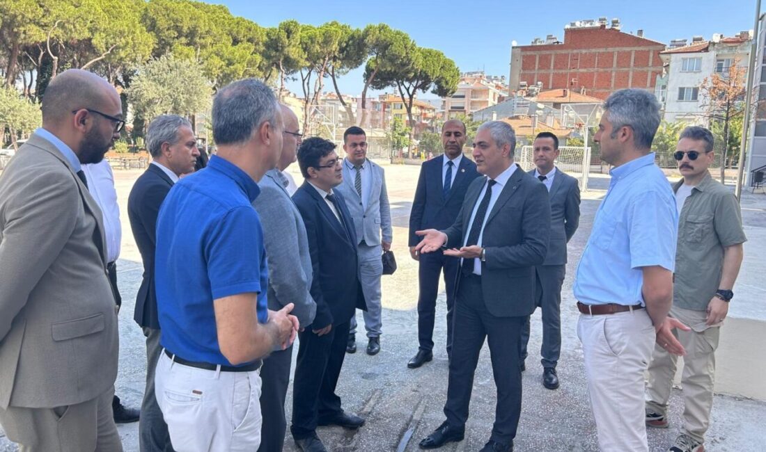 İZMİR (AA) – İzmir'in Ödemiş ilçesinde okulların tadilat işlemlerini denetimli