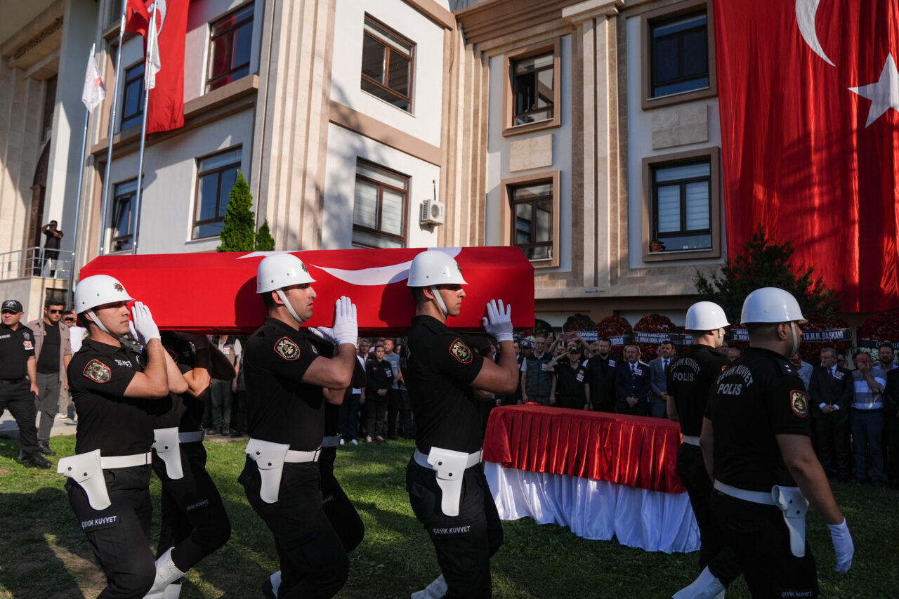 - Törene, Gençlik ve Spor Bakanı Osman Aşkın Bak da