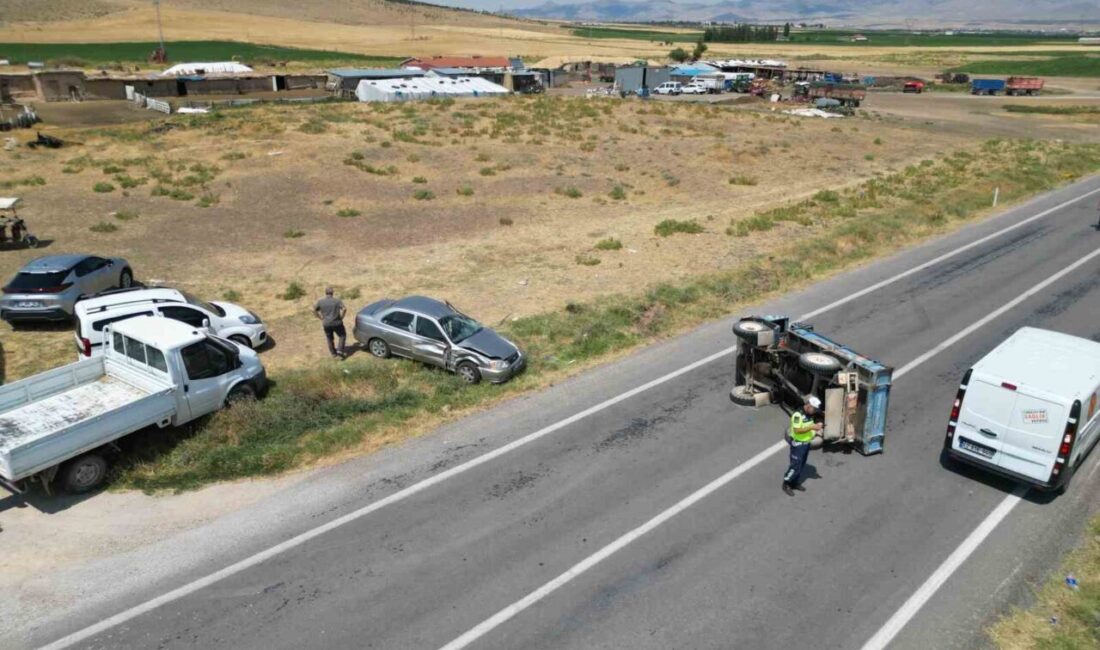 Afyonkarahisar’da otomobilin çarptığı patpat yol ortasına devrilirken kazada şans eseri