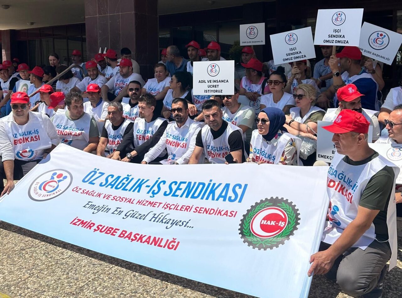 İZMİR (AA) – İzmir'de Öz Sağlık-İş Sendikası üyeleri, 2025 Yılı