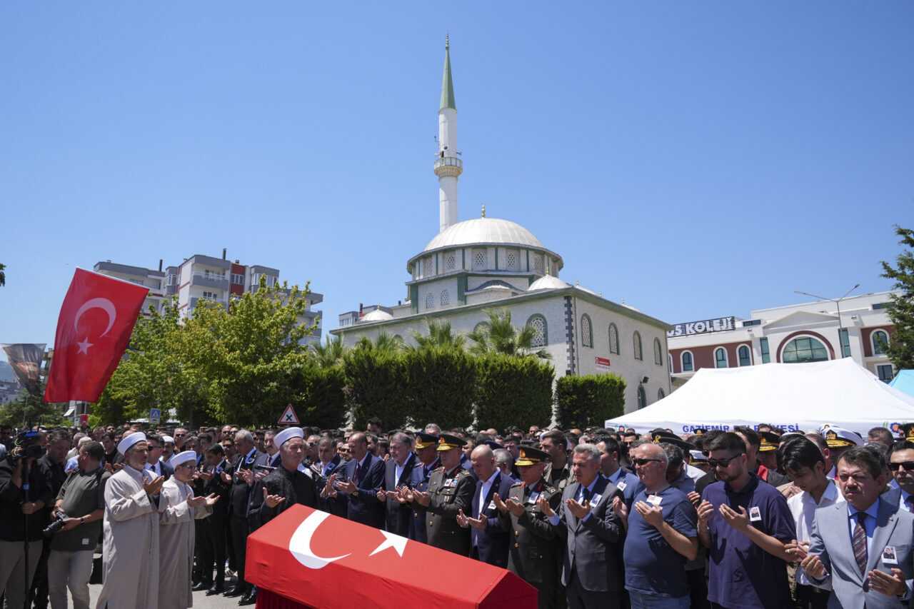 İZMİR (AA) – Pençe-Kilit Harekatı bölgesinde terör örgütü mensuplarınca kullanılan