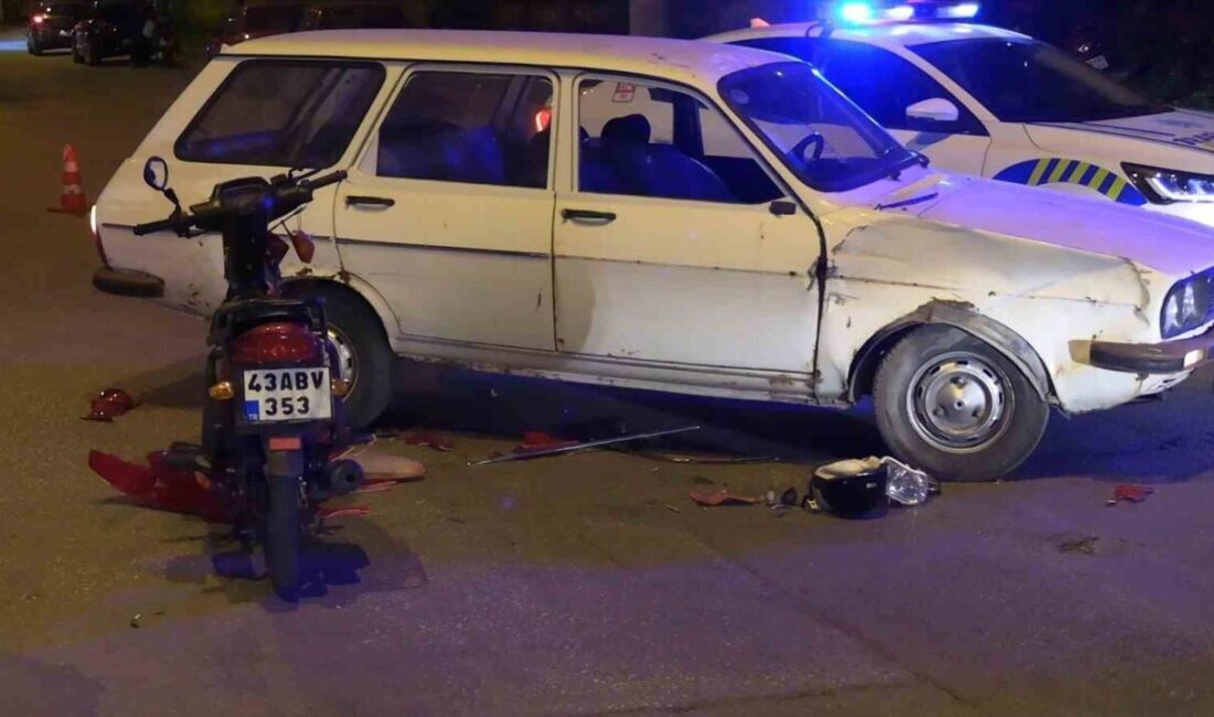 Kütahya’nın Tavşanlı ilçesinde otomobil ile motosikletin çarpışması sonucu meydana gelen