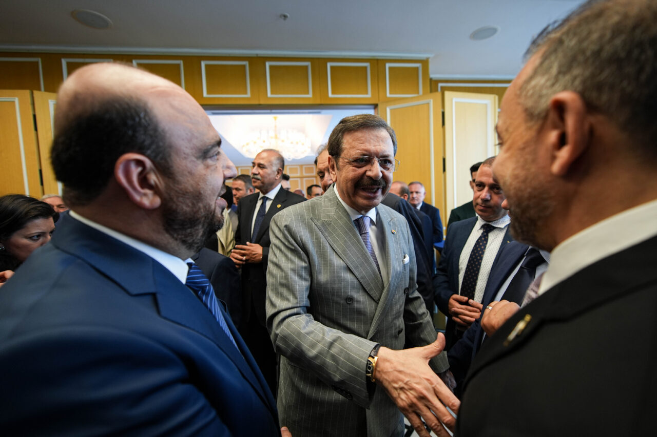 - TOBB Başkanı Rifat Hisarcıklıoğlu:
- "Suriye'deki normalleşme sürecini memnuniyetle takip