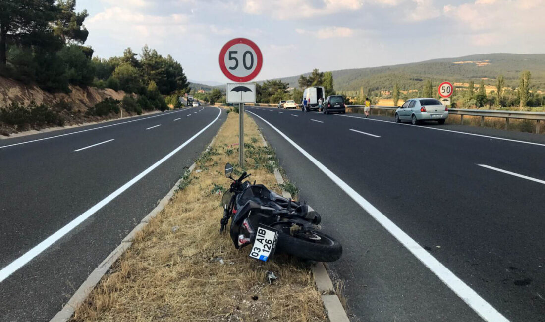 UŞAK (AA) – Uşak'ın Banaz ilçesinde refüje çarpan motosikletin sürücüsü