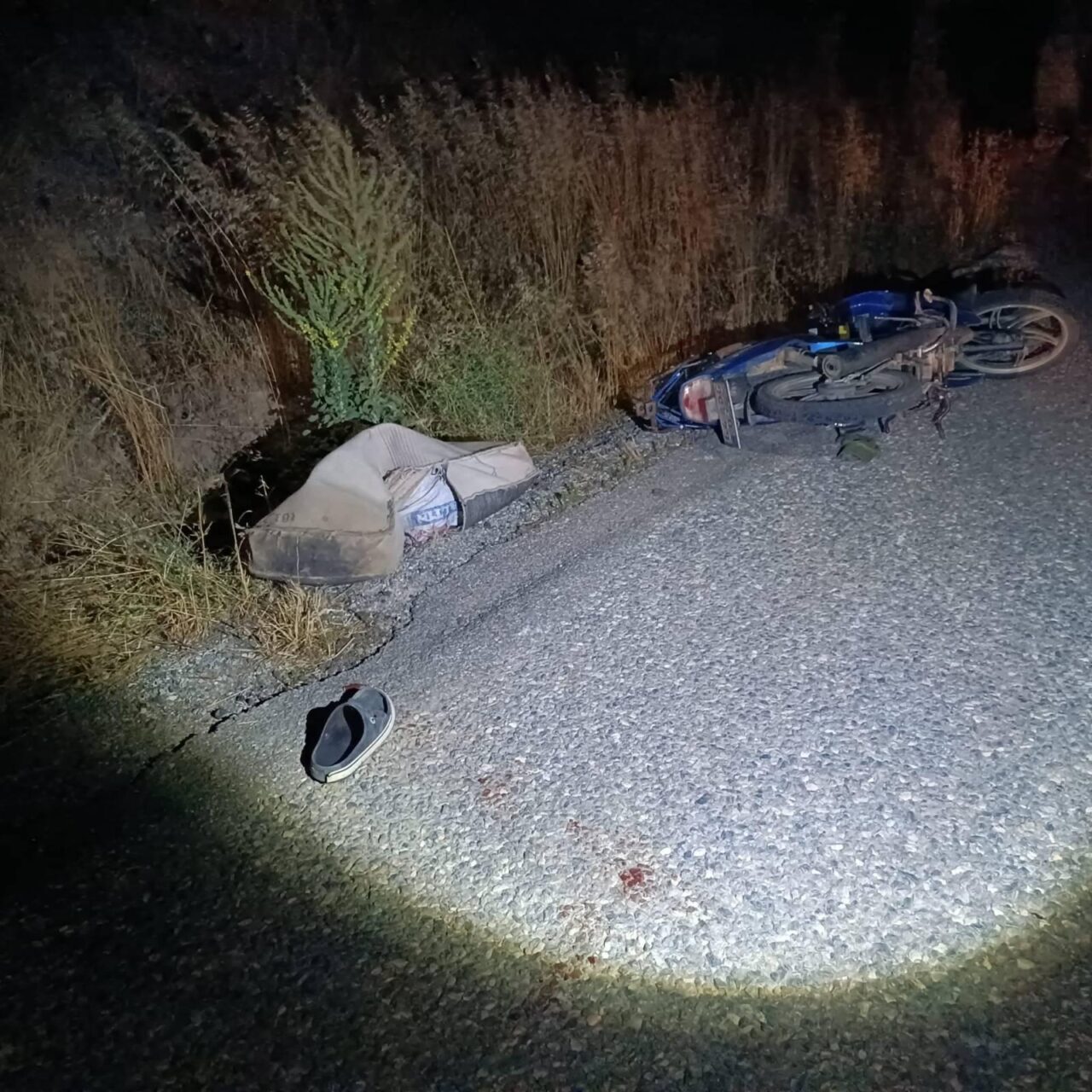 UŞAK (AA) – Uşak'ın Banaz ilçesinde şarampole devrilen motosikletin sürücüsü