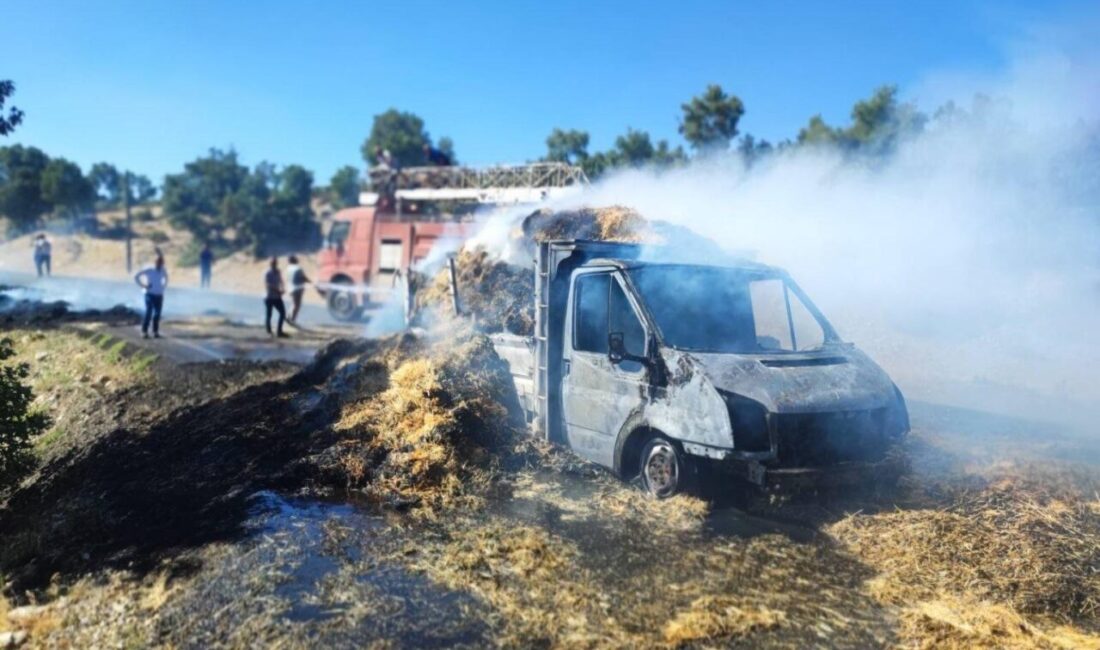 UŞAK (AA) – Uşak'ın Sivaslı ilçesinde alev alan saman yüklü