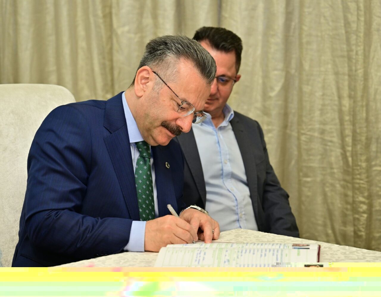 Eskişehir Valisi Hüseyin Aksoy, kentte görev yapan polis memurunun kızının