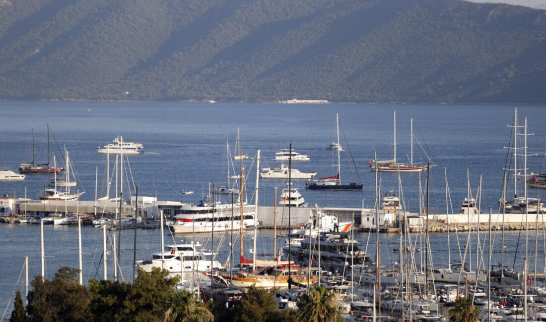- Muğla'nın ünlü turizm merkezi Bodrum'un koylarında her geçen yaz