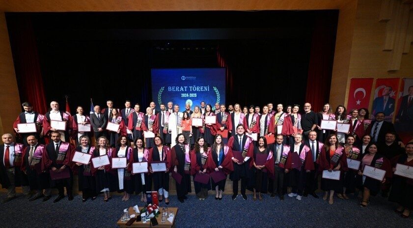 Anadolu Üniversitesinde profesörlük ve doçentlik kadrolarına atanan öğretim üyelerine beratlarını