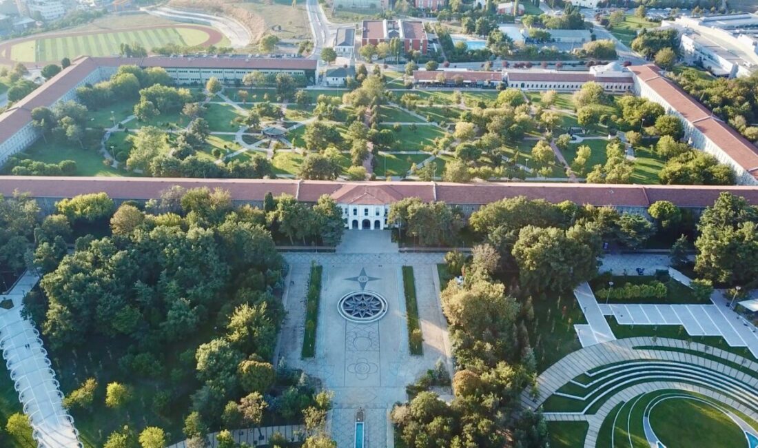 - Yıldız Teknik Üniversitesi Rektörü Prof. Dr. Eyüp Debik:
- "Başarıyı