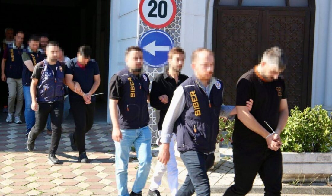 AFYONKARAHİSAR (AA) – Afyonkarahisar merkezli 5 ilde yapılan dolandırıcılık operasyonunda