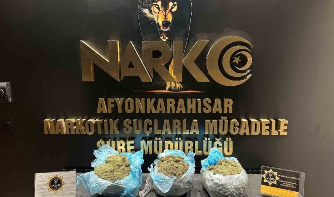 Afyonkarahisar’da polis ekiplerince 2 otomobilin içerisinde 3 kilo 750 gram