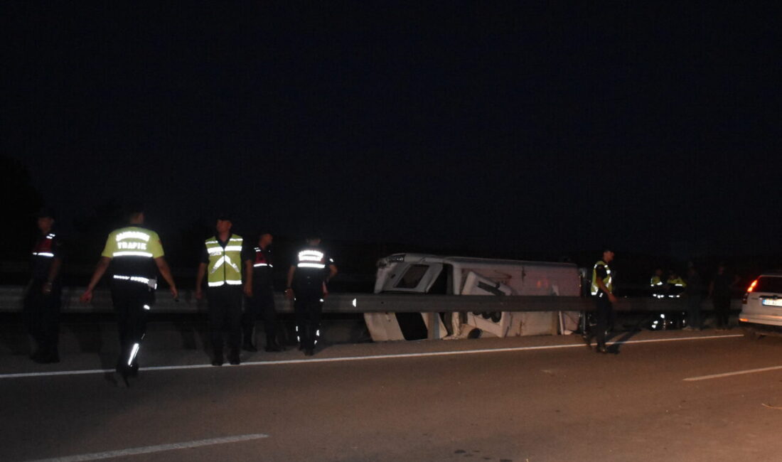 AFYONKARAHİSAR (AA) – Afyonkarahisar'ın İhsaniye ilçesinde otomobil ile midibüsün çarpışması
