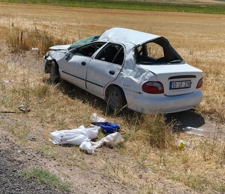 AFYONKARAHİSAR (AA) – Afyonkarahisar'ın Sandıklı ilçesinde otomobilin takla atması sonucu