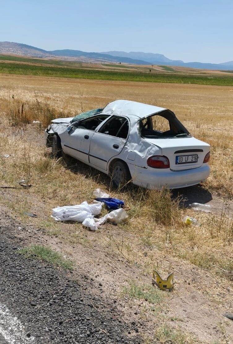 AFYONKARAHİSAR (AA) – Afyonkarahisar'ın Sandıklı ilçesinde otomobilin takla atması sonucu